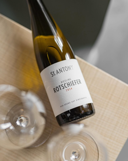 ST. ANTONY RIESLING ROTSCHIEFER TROCKEN RHEINHESSEN - obrazek 2